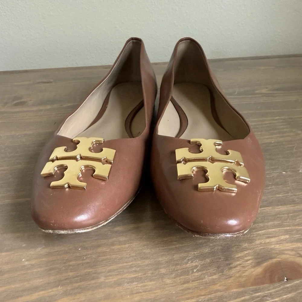 Tory Burch Women's 5.5 Camel Tan‎ Brown Leather Gold Accent Raleigh Flats